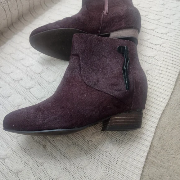 Burgundy Leather Hidden Wedge Poni Hsir. Boots - Picture 5 of 8